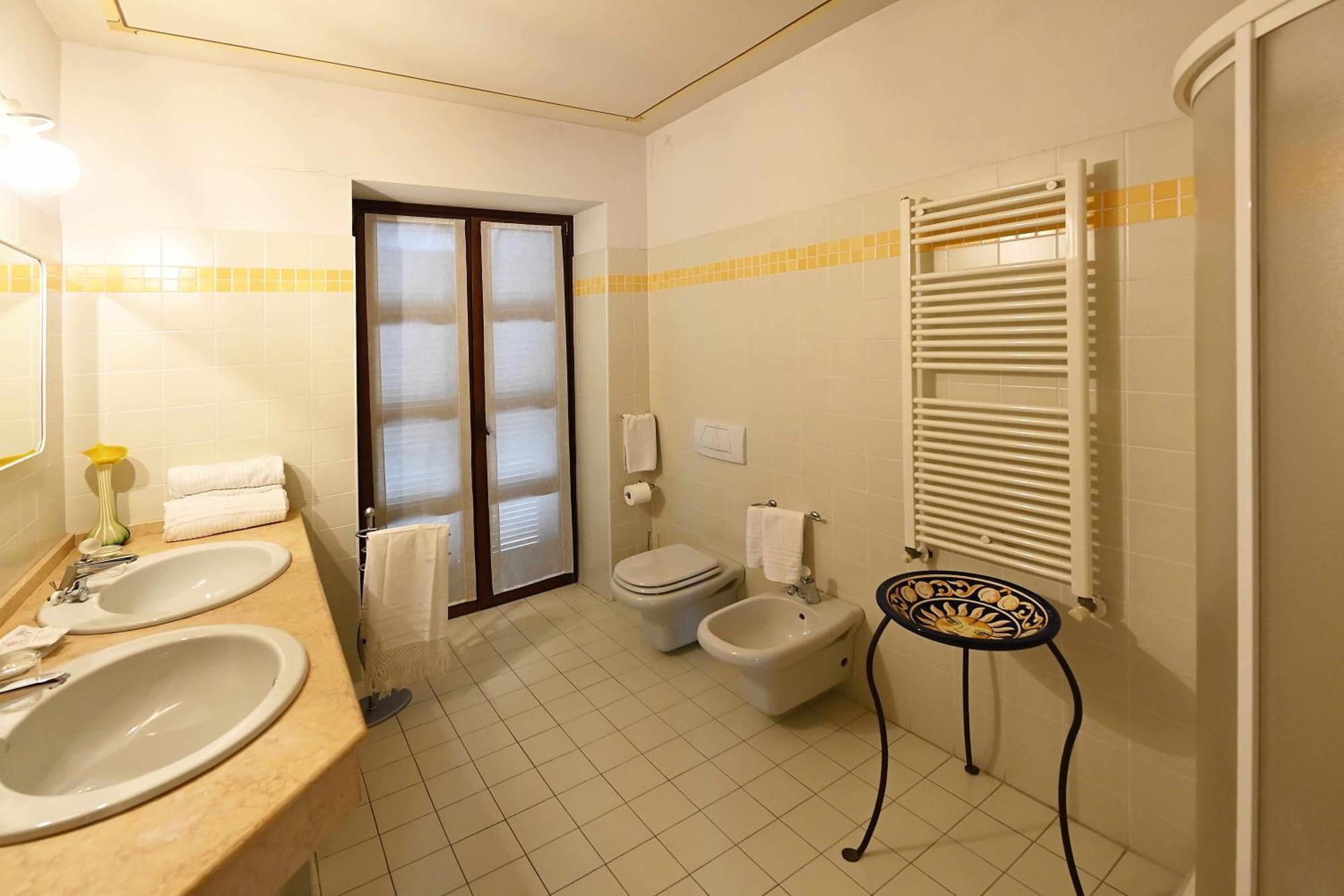 La Ca Dolga Guest House La Morra Ruang foto